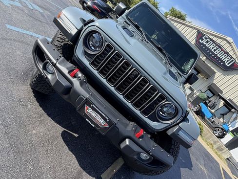 Used 2025 Jeep Wrangler Unlimited Rubicon AWD/4WD image 7