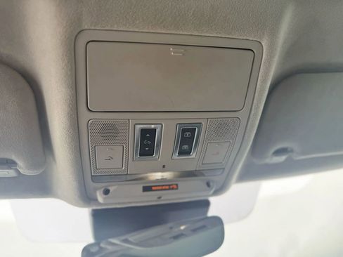 Used 2019 Jaguar F-PACE Prestige image 21