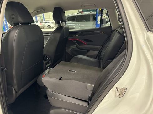 Certified 2025 Volkswagen Tiguan SE image 11