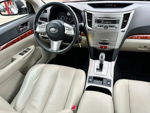 Used 2011 Subaru Outback 2.5i Limited image 12