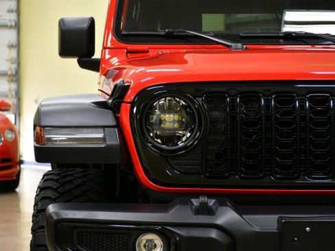 Used 2025 Jeep Wrangler Sport S image 7