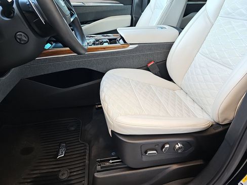 Certified 2025 Cadillac Escalade Sport Platinum AWD/4WD image 15