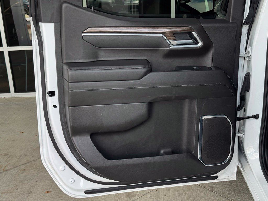 Used 2025 Chevrolet Silverado 1500 LT RWD image 19