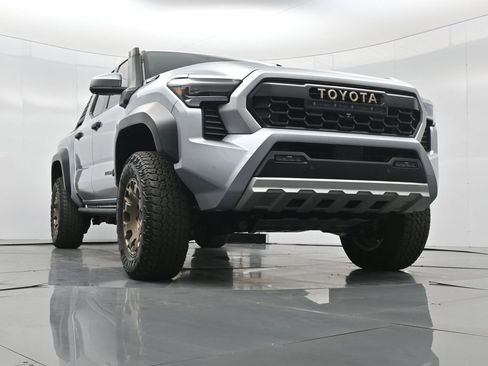 Used 2024 Toyota Tacoma Trailhunter image 47