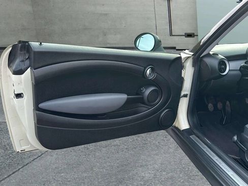 Used 2010 MINI Cooper Hardtop FWD image 21