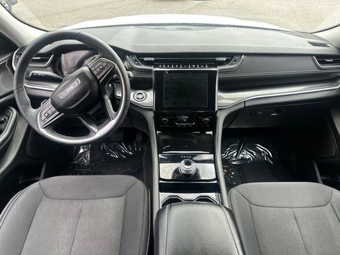 Used 2023 Jeep Grand Cherokee Laredo w/ Luxury Tech Group I AWD/4WD image 22