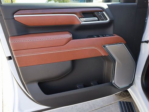 Used 2024 GMC Sierra 3500 Denali Ultimate image 11