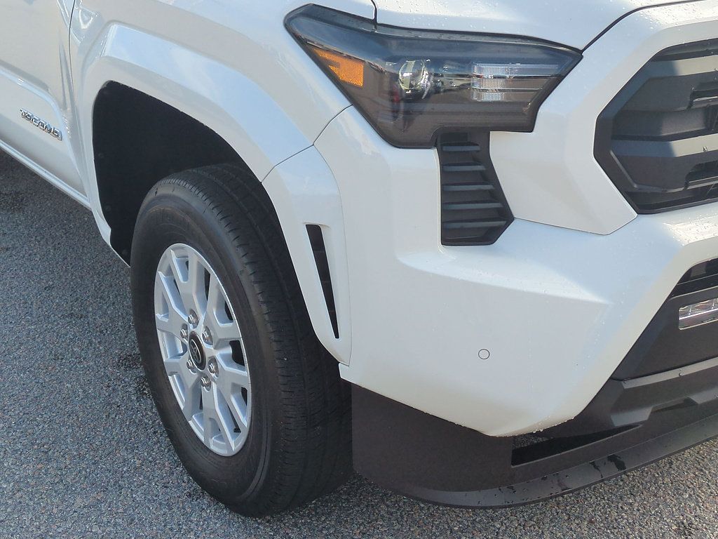 Certified 2025 Toyota Tacoma SR5 AWD/4WD image 9