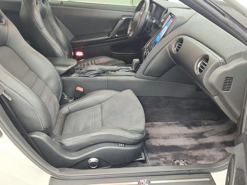 Used 2016 Nissan GT-R Premium AWD/4WD image 39