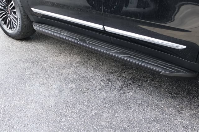 Used 2025 GMC Yukon Elevation AWD/4WD image 13