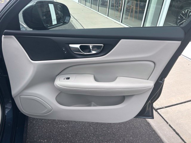 Used 2022 Volvo S60 B5 Momentum w/ Climate Package FWD image 14