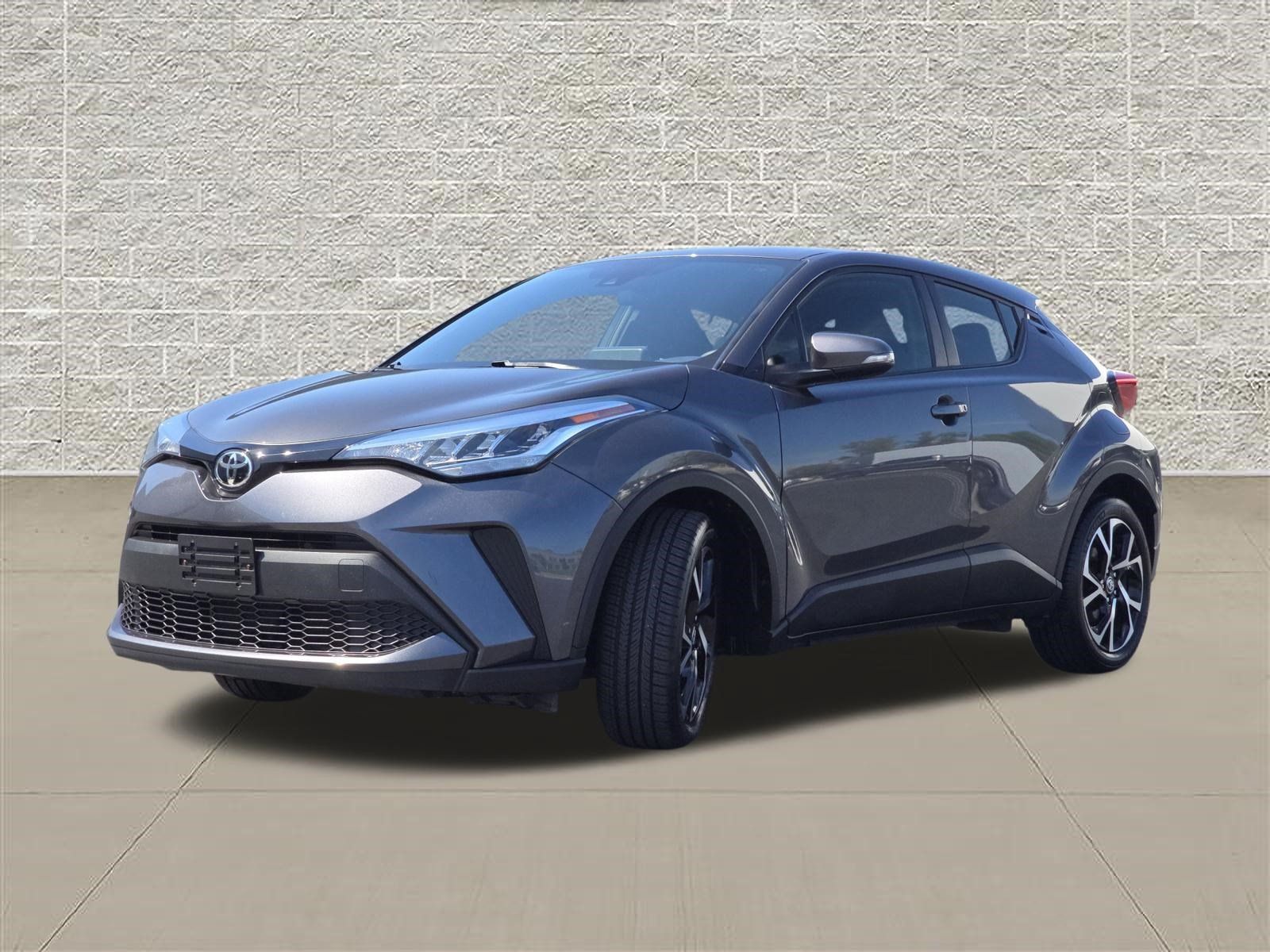 Used 2020 Toyota C-HR XLE FWD image 3