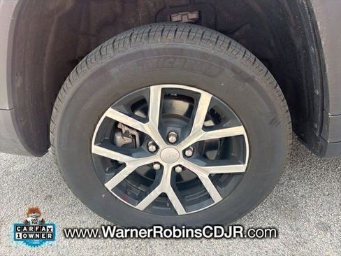 Used 2023 Jeep Grand Cherokee L Limited w/ Luxury Tech Group II image 5