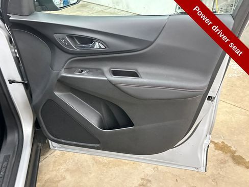 Used 2022 Chevrolet Equinox RS image 40