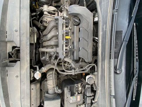 Used 2021 Hyundai Venue SEL FWD image 35