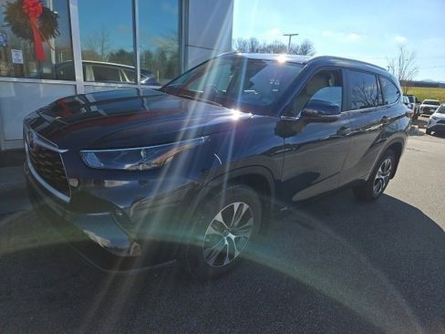 Used 2025 Toyota Highlander XLE image 10