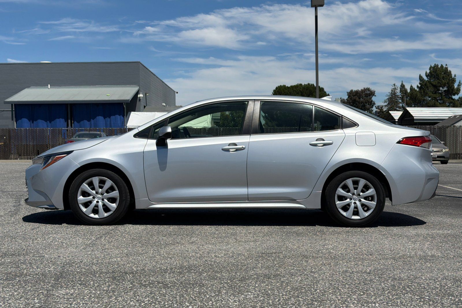 Used 2023 Toyota Corolla LE FWD image 9