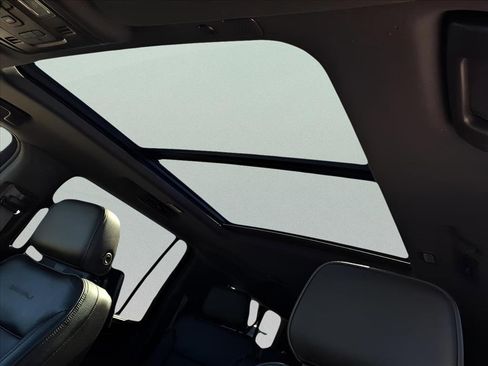 Used 2022 GMC Yukon XL Denali image 12