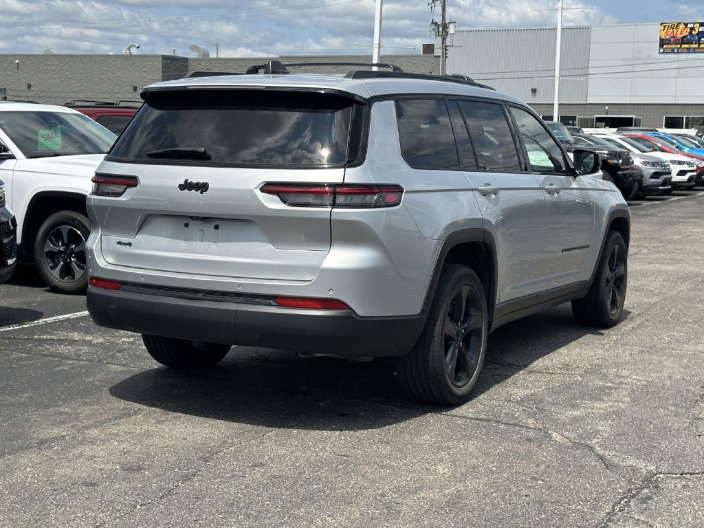 Used 2023 Jeep Grand Cherokee L Laredo AWD/4WD image 4