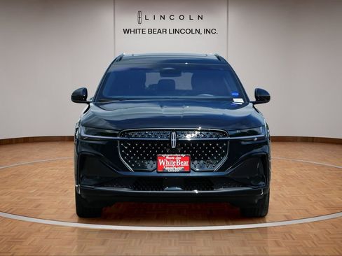 Used 2024 Lincoln Nautilus Reserve w/ Equipment Group 202A AWD/4WD image 2