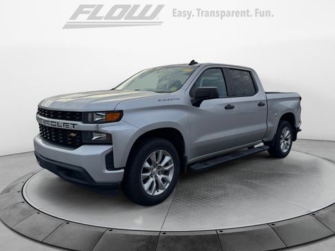 Used 2020 Chevrolet Silverado 1500 Custom w/ Custom Value Package image 3