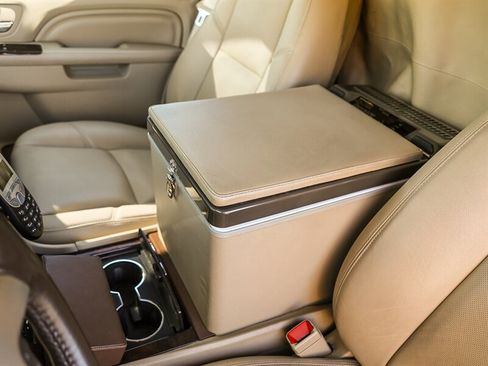 Used 2014 Cadillac Escalade ESV Premium image 41