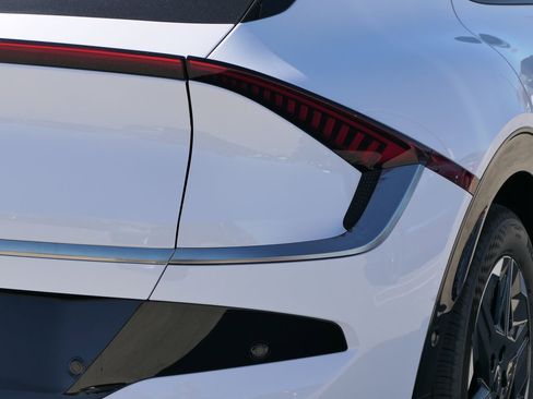 New 2025 Kia EV6 Wind image 3