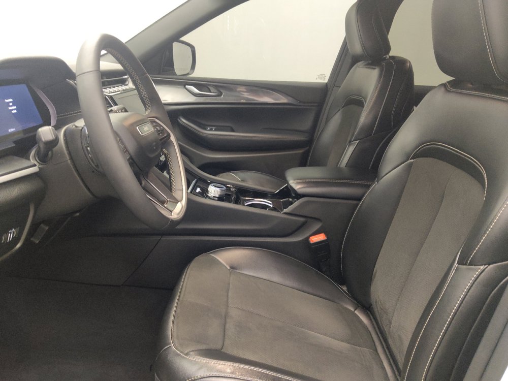 Used 2023 Jeep Grand Cherokee Altitude RWD image 17