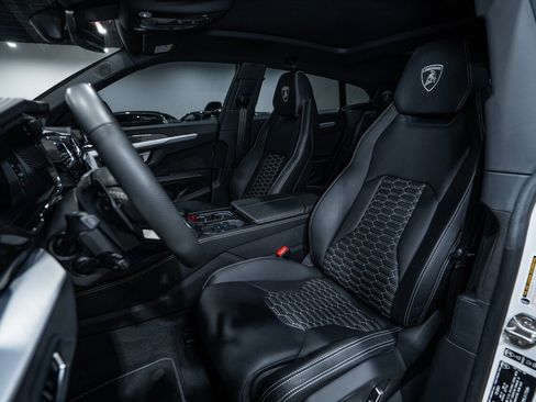Used 2022 Lamborghini Urus AWD/4WD image 19