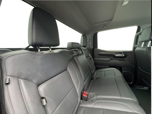 Used 2025 GMC Sierra 1500 SLT AWD/4WD image 30