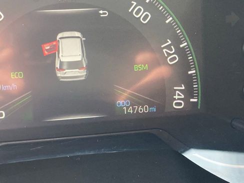 Used 2025 Toyota RAV4 XLE Premium image 5