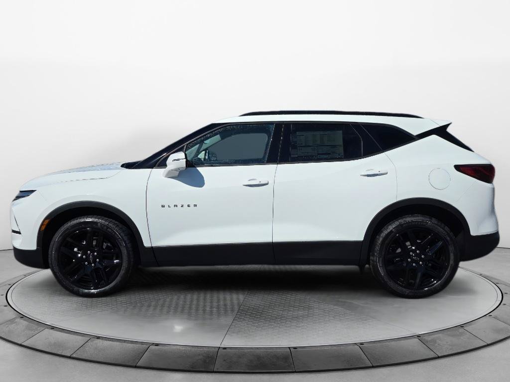 New 2026 Chevrolet Blazer LT w/ Sound & Technology Package AWD/4WD image 2