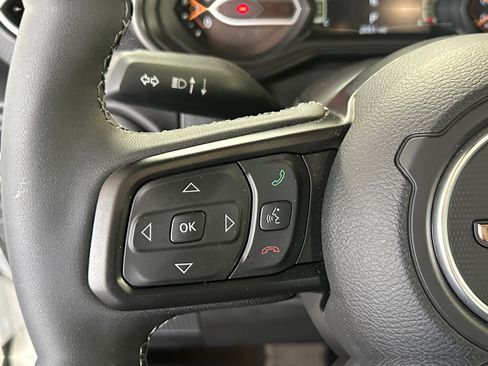 Used 2025 Jeep Wrangler Unlimited Rubicon AWD/4WD image 29
