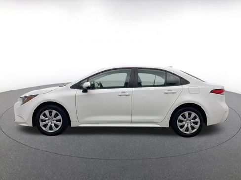 Used 2025 Toyota Corolla LE FWD image 4