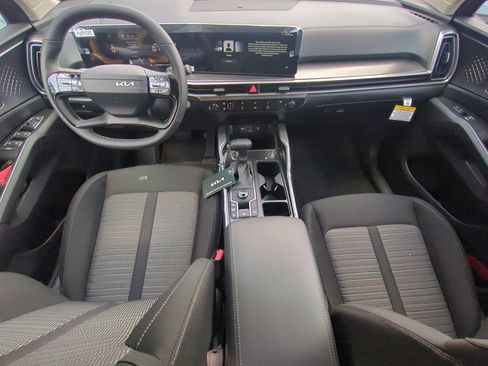 New 2026 Kia Sorento LX FWD image 14
