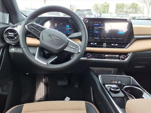 New 2026 Chevrolet Equinox ACTIV w/ Convenience Package III image 13