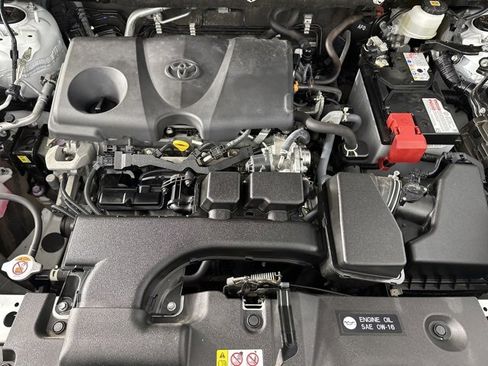 Used 2023 Toyota RAV4 XLE Premium image 10