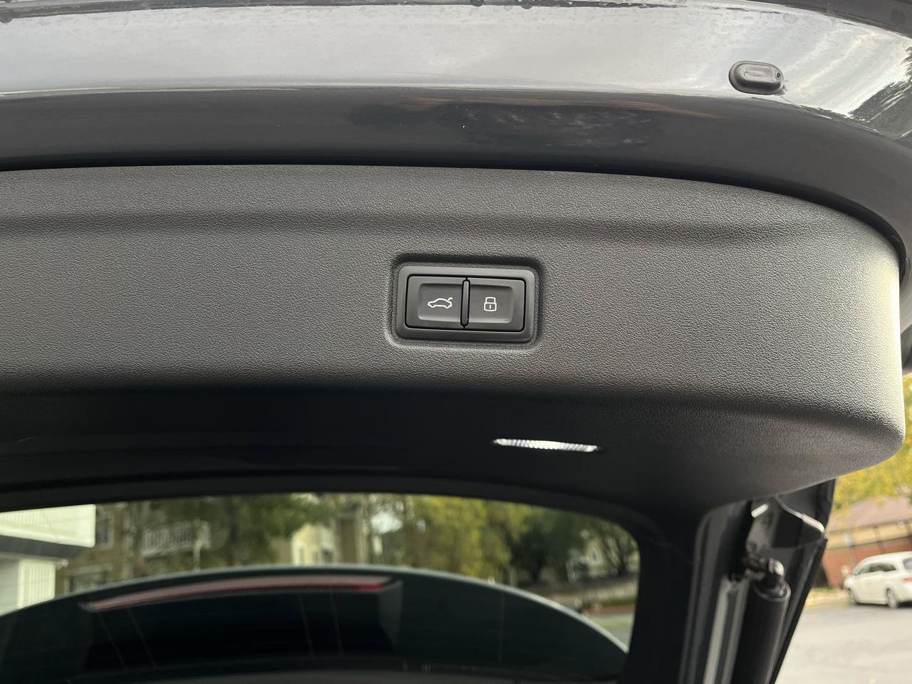 Used 2025 Audi SQ6 e-tron Premium Plus w/ Premium Plus AWD/4WD image 19