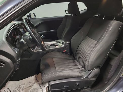 Used 2019 Dodge Challenger SXT image 14
