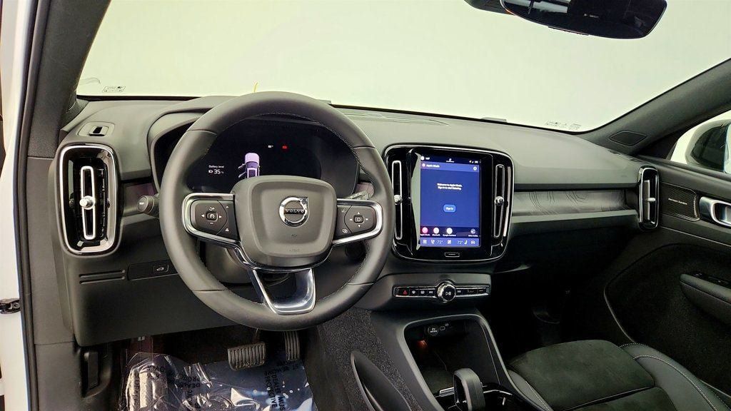 Used 2023 Volvo XC40 Recharge Ultimate AWD/4WD image 13