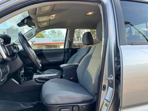 Used 2021 Toyota Tacoma SR5 AWD/4WD image 10