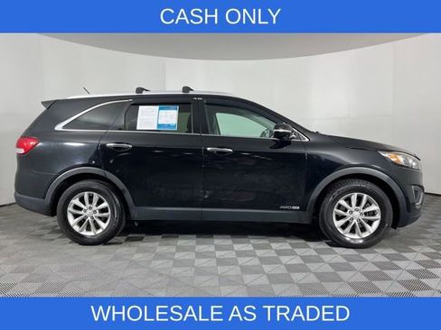 Used 2017 Kia Sorento LX image 9