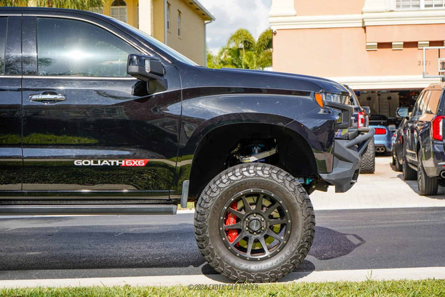 Used 2019 Chevrolet Silverado 1500 High Country w/ Technology Package AWD/4WD image 11