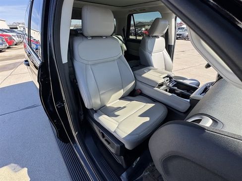 Used 2025 Ford Expedition Active image 28