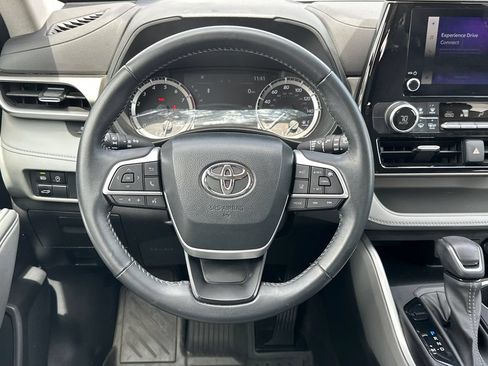 Used 2023 Toyota Highlander LE FWD image 25