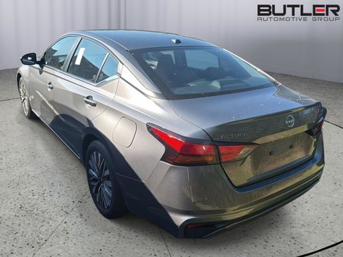 Used 2024 Nissan Altima 2.5 SV FWD image 10