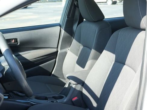 Used 2025 Toyota Corolla LE FWD image 21