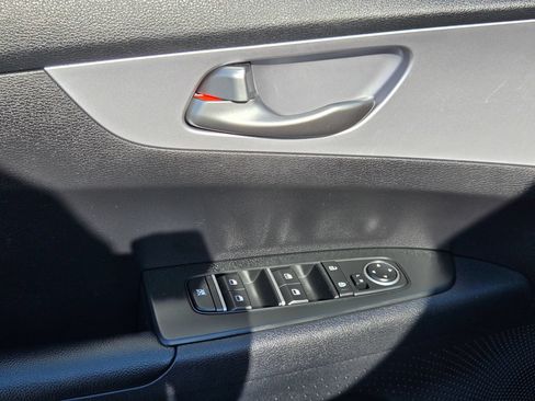 Used 2022 Kia Forte LXS FWD image 21