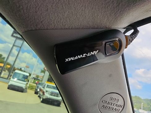 Used 2018 Toyota 4Runner SR5 AWD/4WD image 29