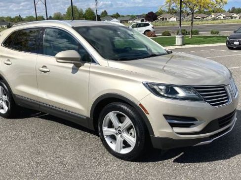 Used 2017 Lincoln MKC Premiere image 3